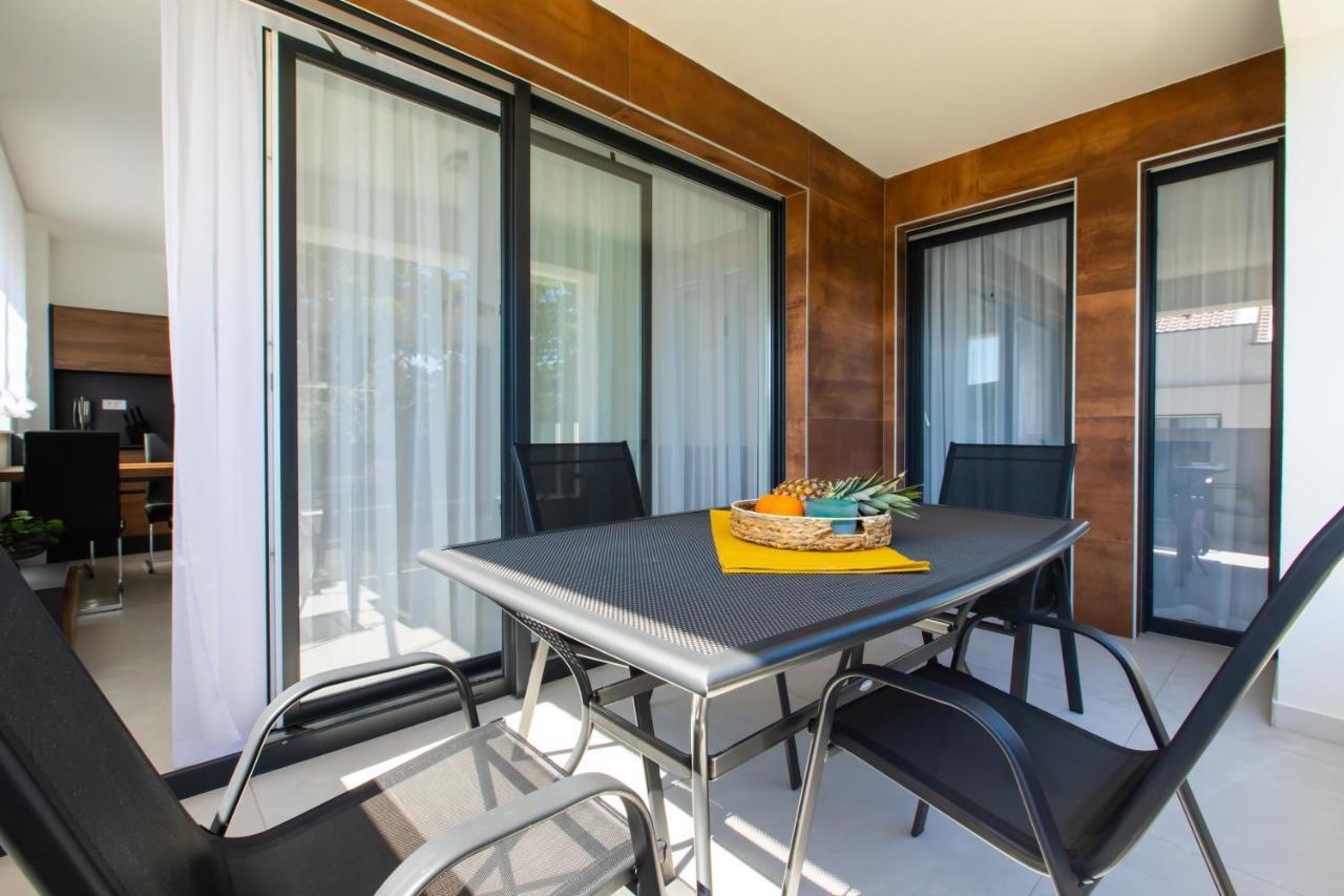 Beachfront Residences Stara Novalja Exterior foto